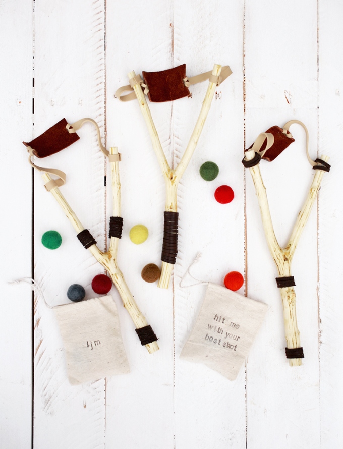 If you want to gift your brother something he'll never forget, check out these easy handmade gift ideas for boys! Ninjas, catapults, silly putty & more!