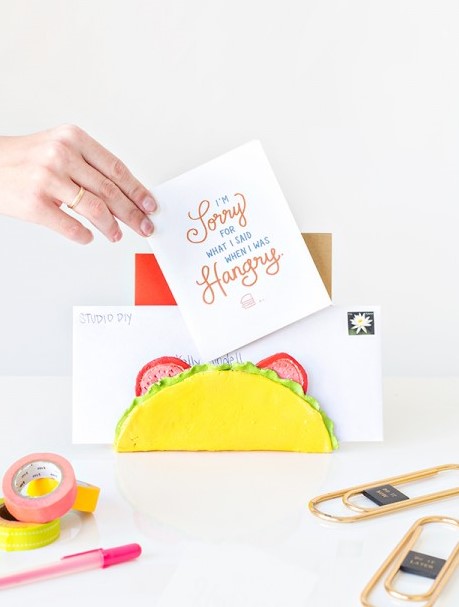 If you want to gift your brother something he'll never forget, check out these easy handmade gift ideas for boys! Ninjas, catapults, silly putty & more!