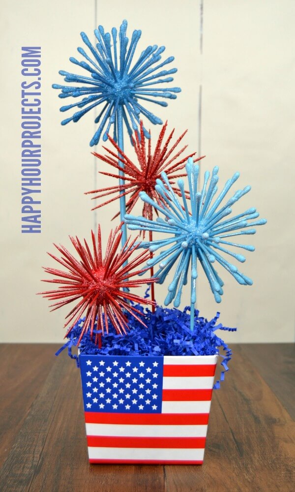 15 Easy Last-Minute 4th of July Centerpiece Decor Ideas 7 If you're having a party on the 4th of July, you certainly need an attractive table! Get it done quickly with these last-minute 4th of July Centerpiece Decor ideas!