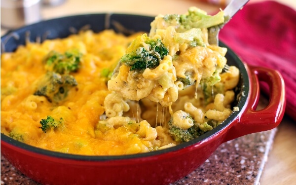 10 Super Delicious One Pot Recipes for Busy Moms - Toss all your ingredients into a single skillet or stockpot and you have a no-stress, no-mess meal ready. 