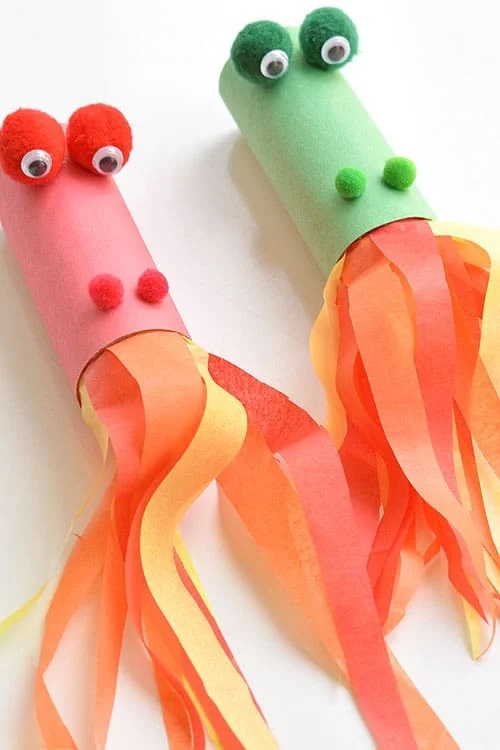 Save up all those empty toilet paper rolls, because we've got a list of 50 super cute paper roll crafts for you and your kids to make and play with!