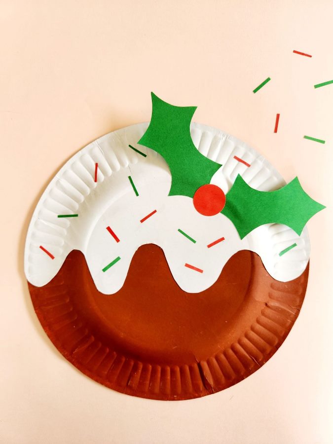 Here are my favorite Paper Plate Christmas Crafts for the kids to make! Find Santa, reindeer, Christmas trees, wreaths, and more art projects.