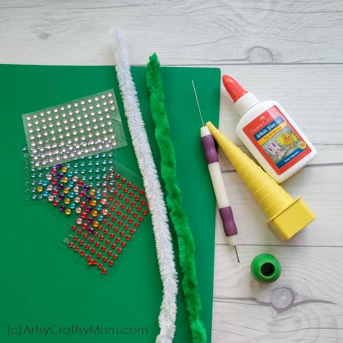 If you love miniatures, you'll enjoy making this Pipe Cleaner Christmas Tree Craft! Use them to decorate your mantle or shelf, or gift them to your friends!