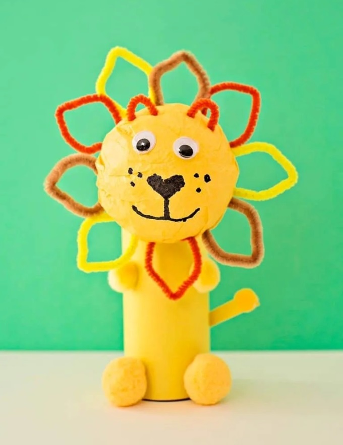 Get roaring with these incredibly cute and easy lion crafts for kids! Celebrate these majestic animals in time for World Lion Day on 10th August.