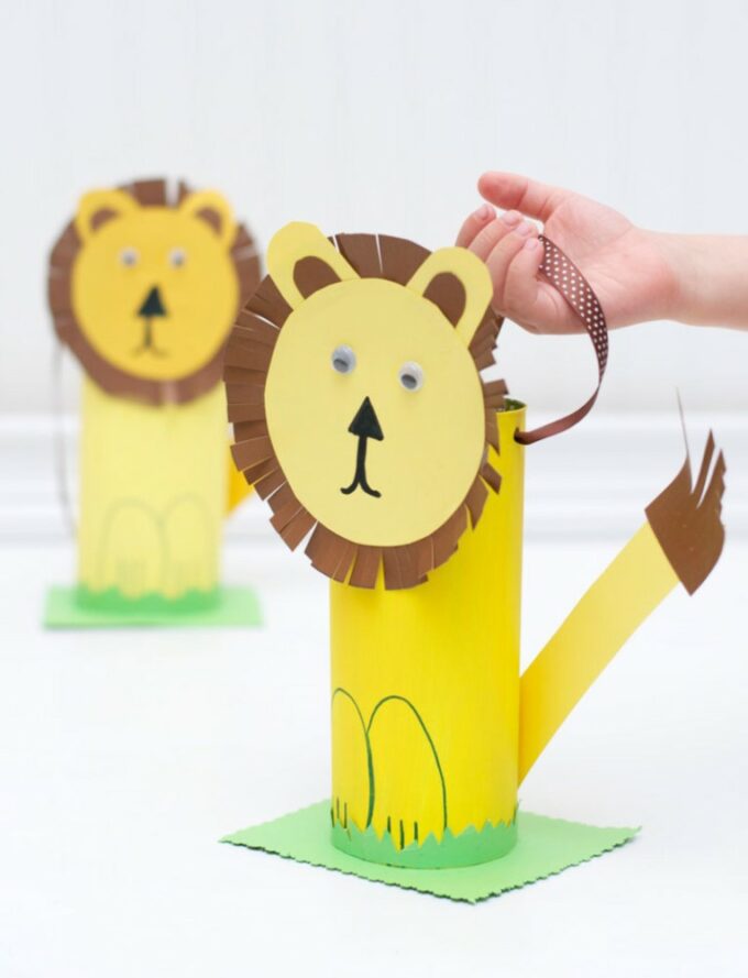 Get roaring with these incredibly cute and easy lion crafts for kids! Celebrate these majestic animals in time for World Lion Day on 10th August.