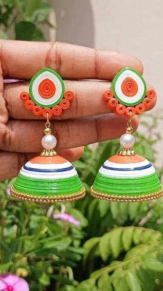 15 Tricolor Paper Quilling Ideas for Independence Day 14 Celebrate India's Independence in style this 15th August - with some stunning tricolor paper quilling ideas! Includes flowers, jewelry and more!