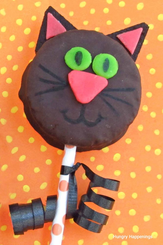 30 Awesome Cat Crafts and Books for Kids 12 We've got some awesome cat crafts & books for kids lined up - perfect for International Cat Day on 8th August or National Cat Day on 29th October.