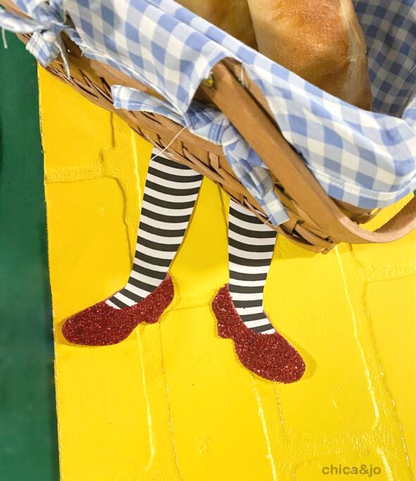 Celebrate the anniversary of the book's publication with these 25 Wonderful Wizard Of Oz Party Ideas! Lots of simple, budget-friendly ideas to try!