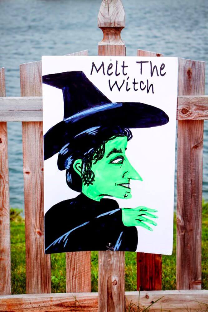 Celebrate the anniversary of the book's publication with these 25 Wonderful Wizard Of Oz Party Ideas! Lots of simple, budget-friendly ideas to try!
