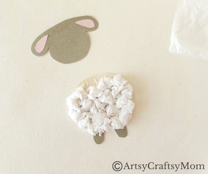 Crumpling paper is fun, & this crumpled paper sheep craft is a great way to use up all those crumpled bits! Easy fine motor exercise for young kids.