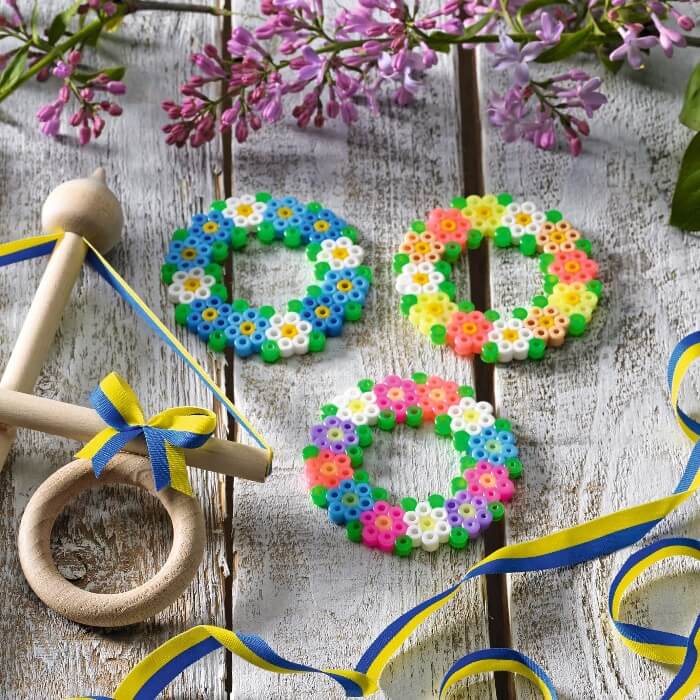 Celebrate this amazing Nordic nation with our fun Sweden Crafts for Kids! Learn about Dala horses, Påskris trees, Midsommarstångs and more!