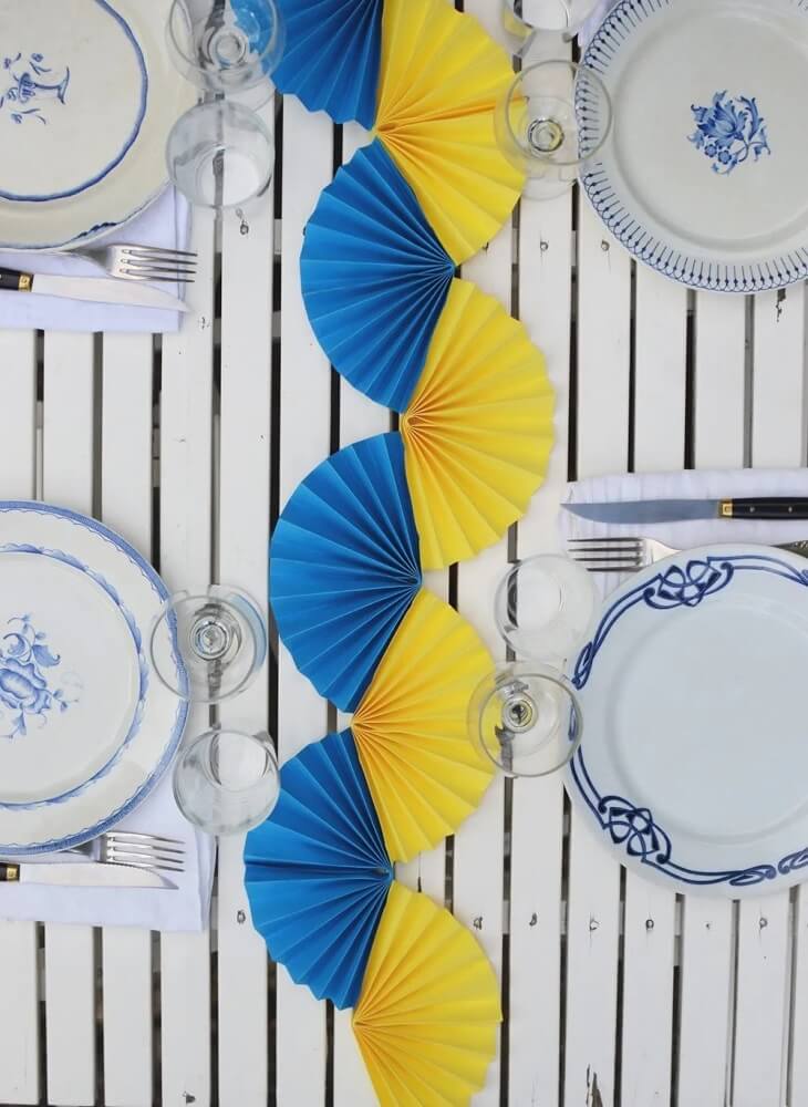 Celebrate this amazing Nordic nation with our fun Sweden Crafts for Kids! Learn about Dala horses, Påskris trees, Midsommarstångs and more!