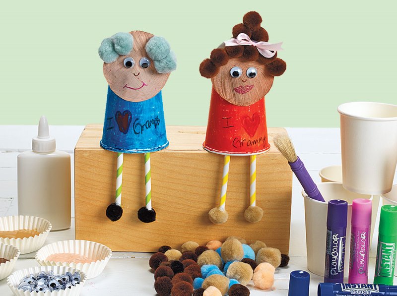 Celebrate Grandma and Grandpa with these adorable Grandparents Day crafts for kids to make! There's something for every age, so let's go!