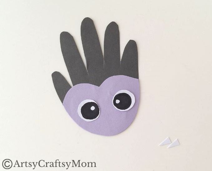 If you're looking for a Creative Handprint Dracula Craft for Halloween, we got you! This one features a dracula with handprint hair and a cute smile!