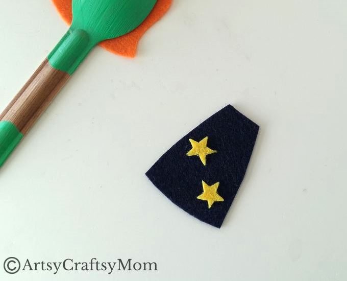 Here's a quick and easy recycled spoon witch craft for kids to make this Halloween! Kids will enjoy turning an old spoon into something wonderful!