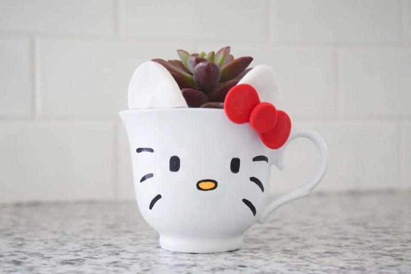 It's everyone's favorite cat's birthday on November 1st, and we're celebrating in style, with some adorable Hello Kitty crafts for kids!