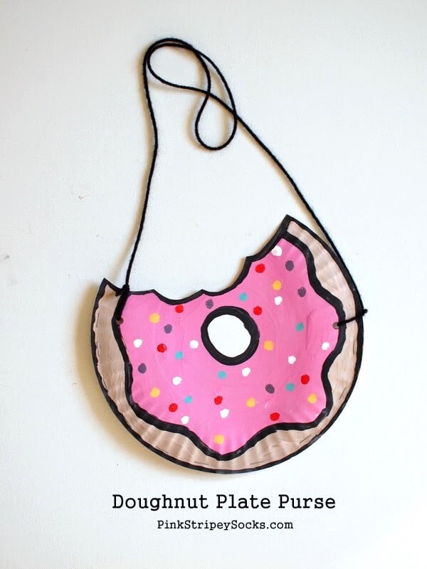 Doughnuts are delicious, but you can also make crafts based on them! Here are some fun Doughnut Crafts to try, in time for National Donut Day!
