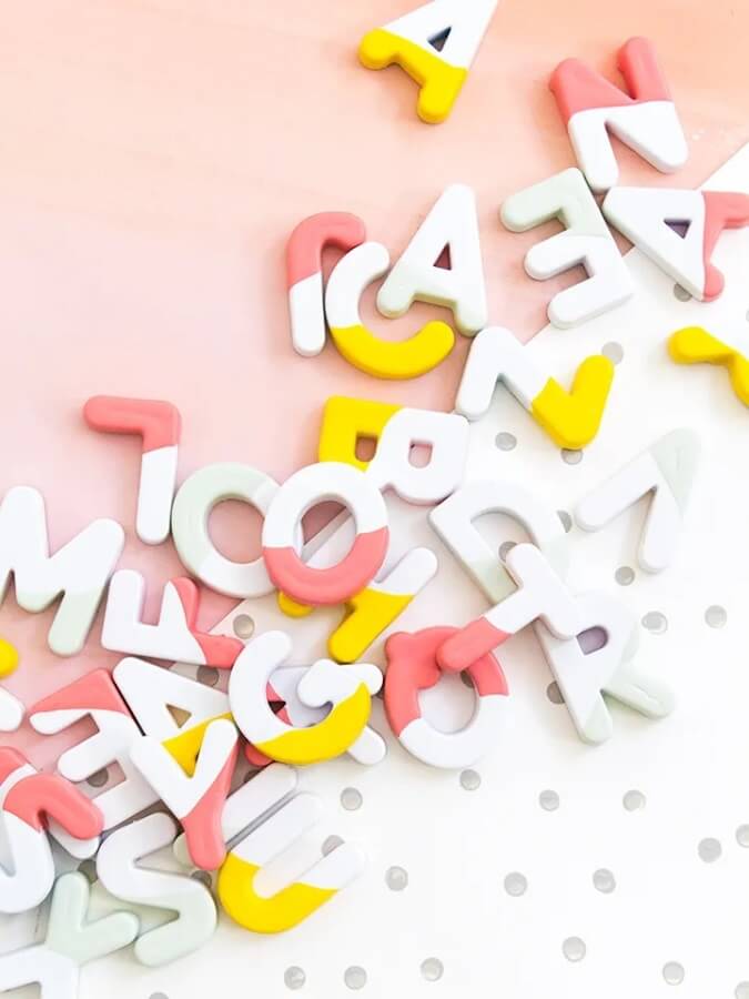 20 Awesome DIY Fridge Magnets for Kids and Teens 14 Here are some awesome ideas for DIY fridge magnets for kids and teens to make! They can be put on the fridge, file cabinet or magnetic board!
