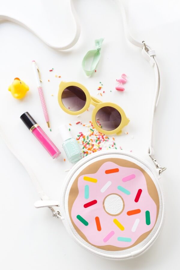 Doughnuts are delicious, but you can also make crafts based on them! Here are some fun Doughnut Crafts to try, in time for National Donut Day!