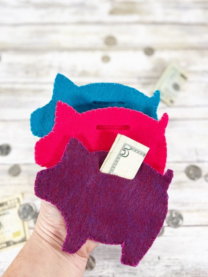 Gather all your leftover felt, because we've got some amazing Felt Crafts for Kids lined up! From plushies to pencil toppers, there's a lot to make!