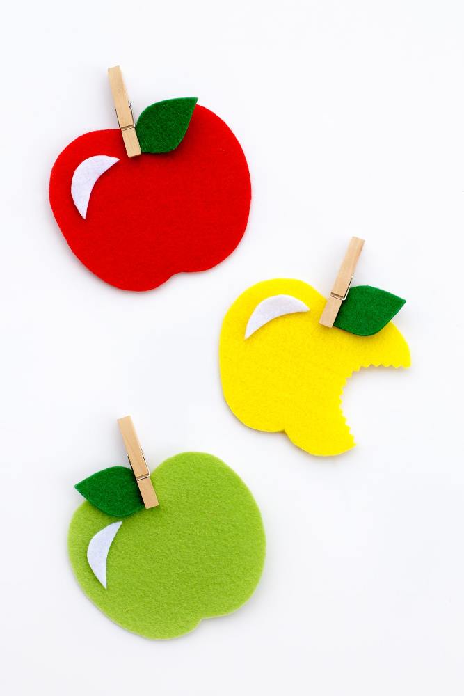 Gather all your leftover felt, because we've got some amazing Felt Crafts for Kids lined up! From plushies to pencil toppers, there's a lot to make!