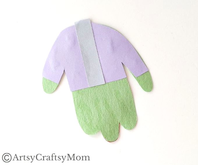 This handprint Frankenstein craft is super easy for kids to make - it's not at all like Dr. Frankenstein struggling to put together his monster!
