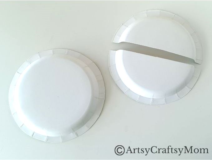 If you need an easy bat craft this Halloween, try out our easy paper plate bat craft! All you need are paper plates & craft paper to get started!