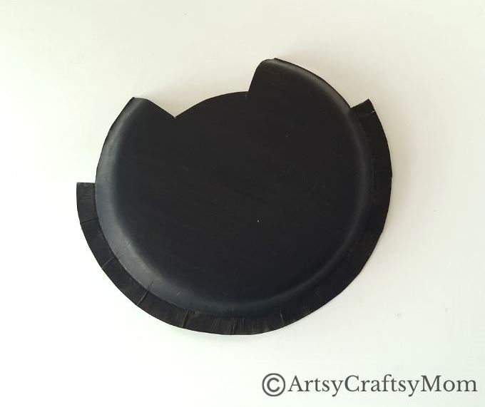 If you need an easy bat craft this Halloween, try out our easy paper plate bat craft! All you need are paper plates & craft paper to get started!