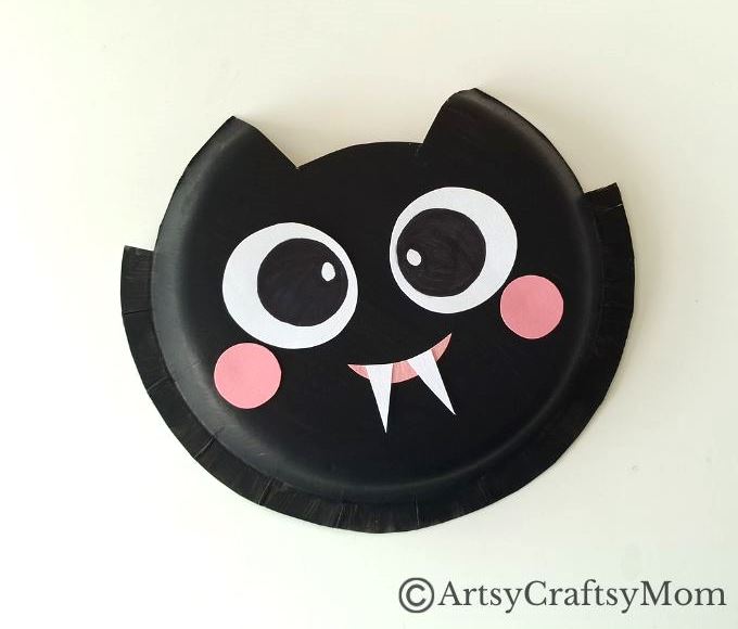 If you need an easy bat craft this Halloween, try out our easy paper plate bat craft! All you need are paper plates & craft paper to get started!