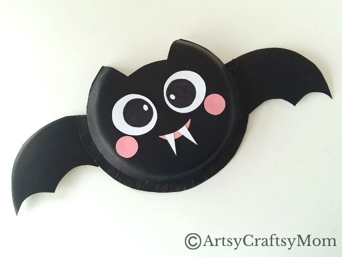 If you need an easy bat craft this Halloween, try out our easy paper plate bat craft! All you need are paper plates & craft paper to get started!