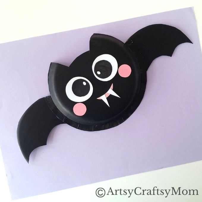 If you need an easy bat craft this Halloween, try out our easy paper plate bat craft! All you need are paper plates & craft paper to get started!