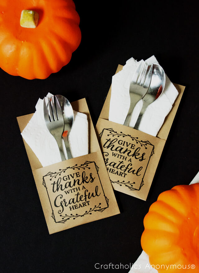 Our Last Minute Thanksgiving week Ideas have you covered when it comes to decorations, food, crafts, activities and much more!