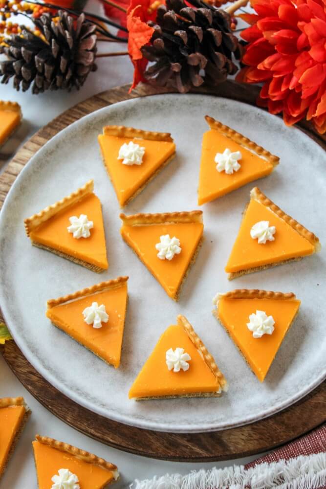 Our Last Minute Thanksgiving week Ideas have you covered when it comes to decorations, food, crafts, activities and much more!
