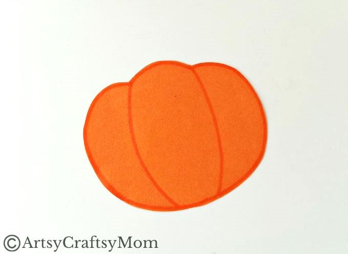 It doesn't get easier than this handprint pumpkin craft! It's the perfect Thanksgiving project for young children, and you don't need too many supplies!