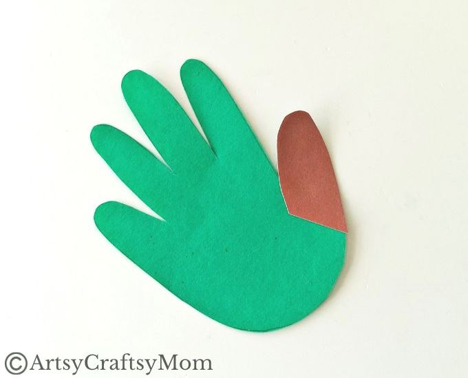 It doesn't get easier than this handprint pumpkin craft! It's the perfect Thanksgiving project for young children, and you don't need too many supplies!