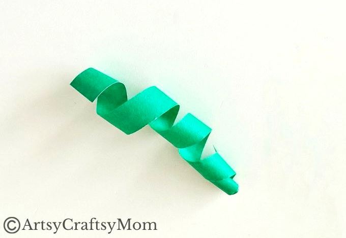 It doesn't get easier than this handprint pumpkin craft! It's the perfect Thanksgiving project for young children, and you don't need too many supplies!