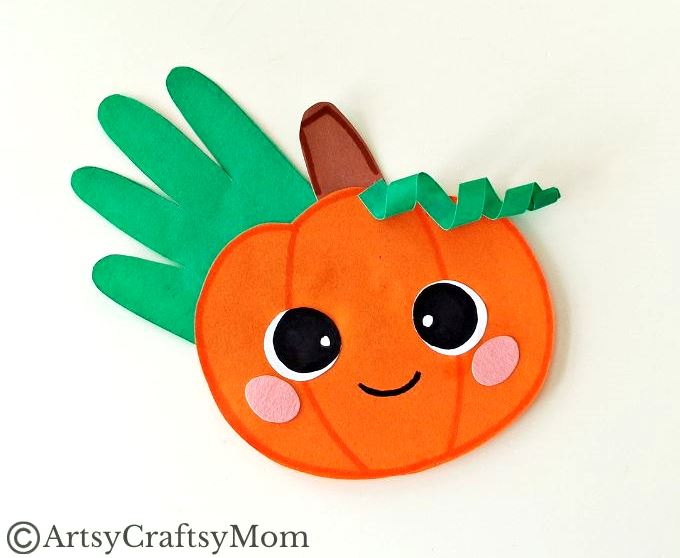 It doesn't get easier than this handprint pumpkin craft! It's the perfect Thanksgiving project for young children, and you don't need too many supplies!