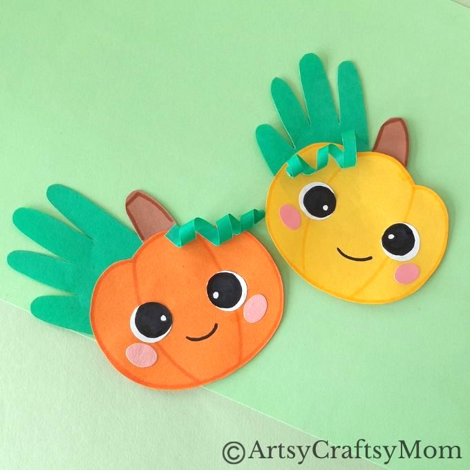 It doesn't get easier than this handprint pumpkin craft! It's the perfect Thanksgiving project for young children, and you don't need too many supplies!