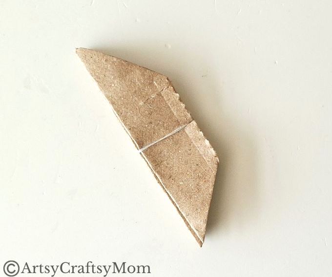 Can you turn a paper bag into a Christmas ornament? Well, this paper bag star ornament craft certainly proves it can be done without much effort!