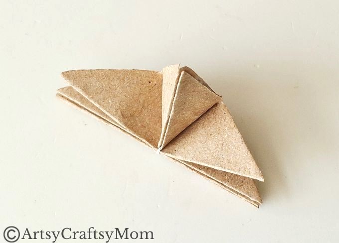 Can you turn a paper bag into a Christmas ornament? Well, this paper bag star ornament craft certainly proves it can be done without much effort!