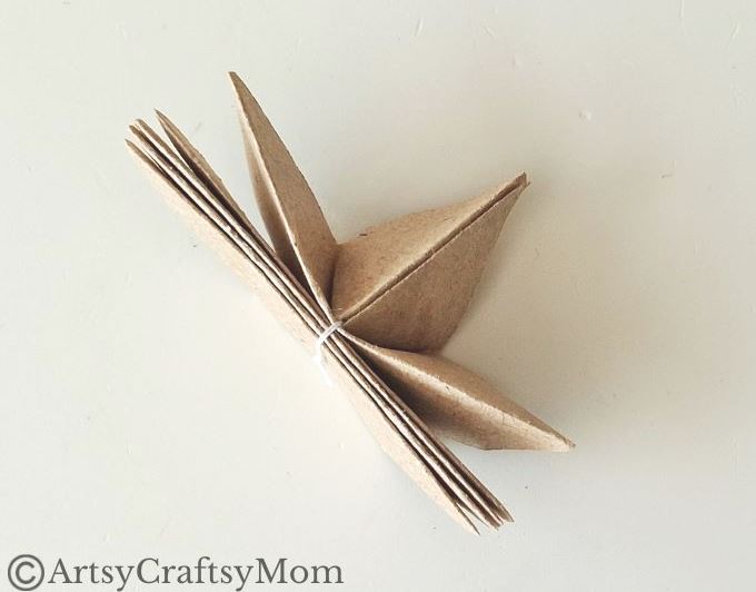 Can you turn a paper bag into a Christmas ornament? Well, this paper bag star ornament craft certainly proves it can be done without much effort!