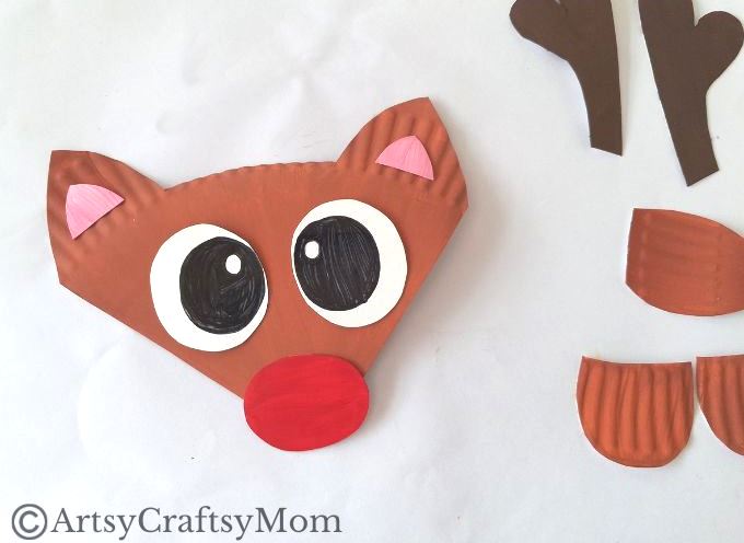 This paper plate reindeer craft is an easy Christmas project for young kids, and your main material is just a plain, white paper plate!