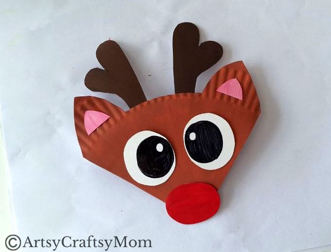 This paper plate reindeer craft is an easy Christmas project for young kids, and your main material is just a plain, white paper plate!