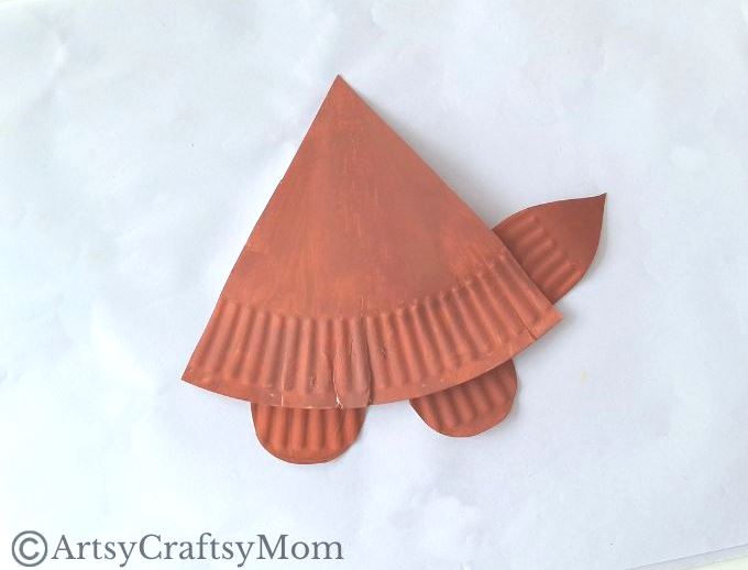 This paper plate reindeer craft is an easy Christmas project for young kids, and your main material is just a plain, white paper plate!