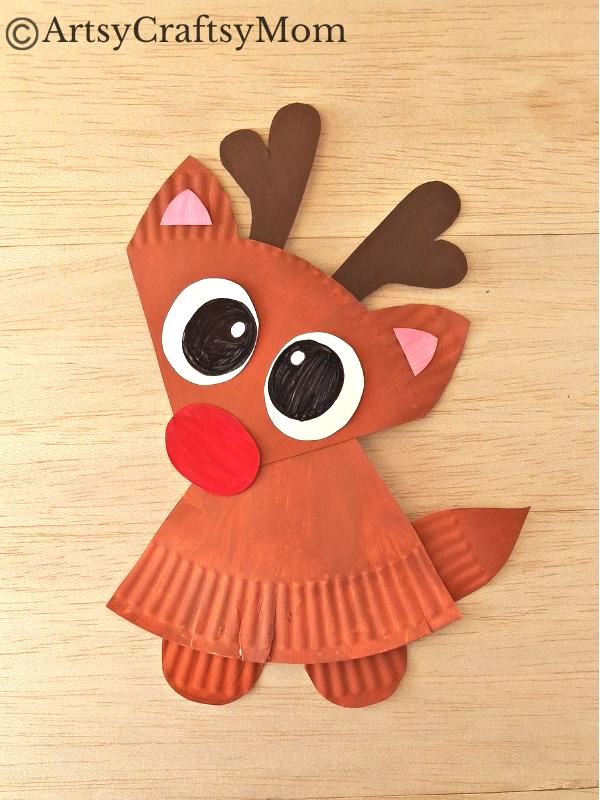 This paper plate reindeer craft is an easy Christmas project for young kids, and your main material is just a plain, white paper plate!