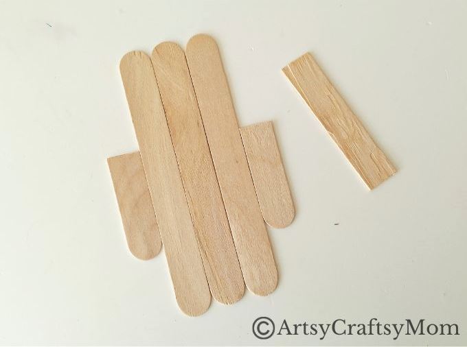 Kids will love creating this popsicle stick Nutcracker craft out of craft sticks and paints! Add some string and use it to decorate your tree!