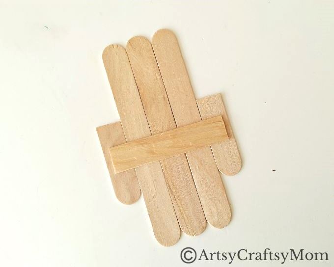 Kids will love creating this popsicle stick Nutcracker craft out of craft sticks and paints! Add some string and use it to decorate your tree!