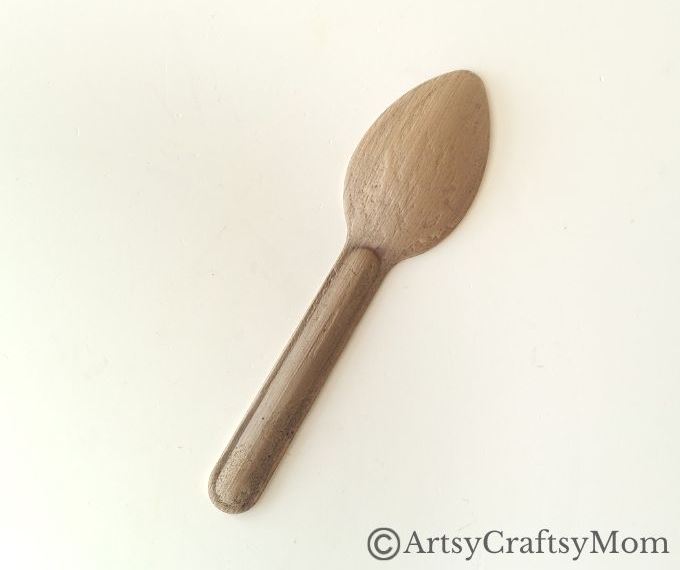 Celebrate the story of the Grinch this holiday season, with a cute wooden spoon Grinch craft! But our Grinch isn't grumpy, hes' quite pleasant!
