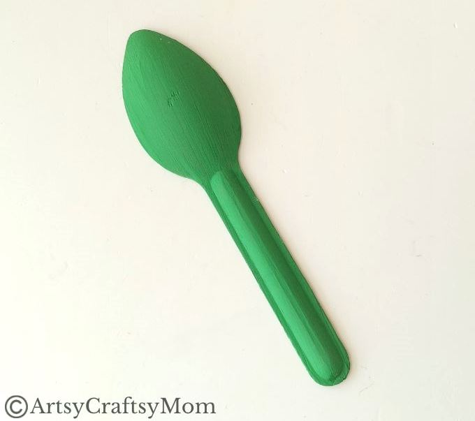 Celebrate the story of the Grinch this holiday season, with a cute wooden spoon Grinch craft! But our Grinch isn't grumpy, hes' quite pleasant!