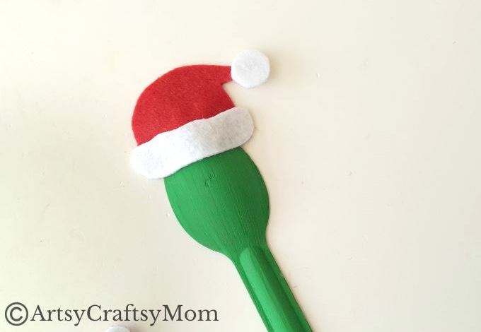 Celebrate the story of the Grinch this holiday season, with a cute wooden spoon Grinch craft! But our Grinch isn't grumpy, hes' quite pleasant!